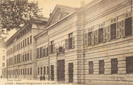 Lyon hopitalmilitaire cpa quai entree 2