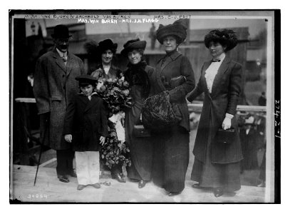M.M. Van Buren & Archbold Van Buren, Mrs. Van Buren, Mrs. C.J. Post, Mrs. J.H. Flagg LCCN2014693436