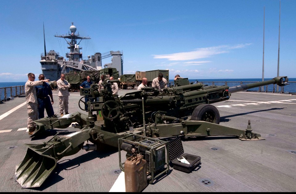M777A2, USS Whidbey Island (LSD 41)