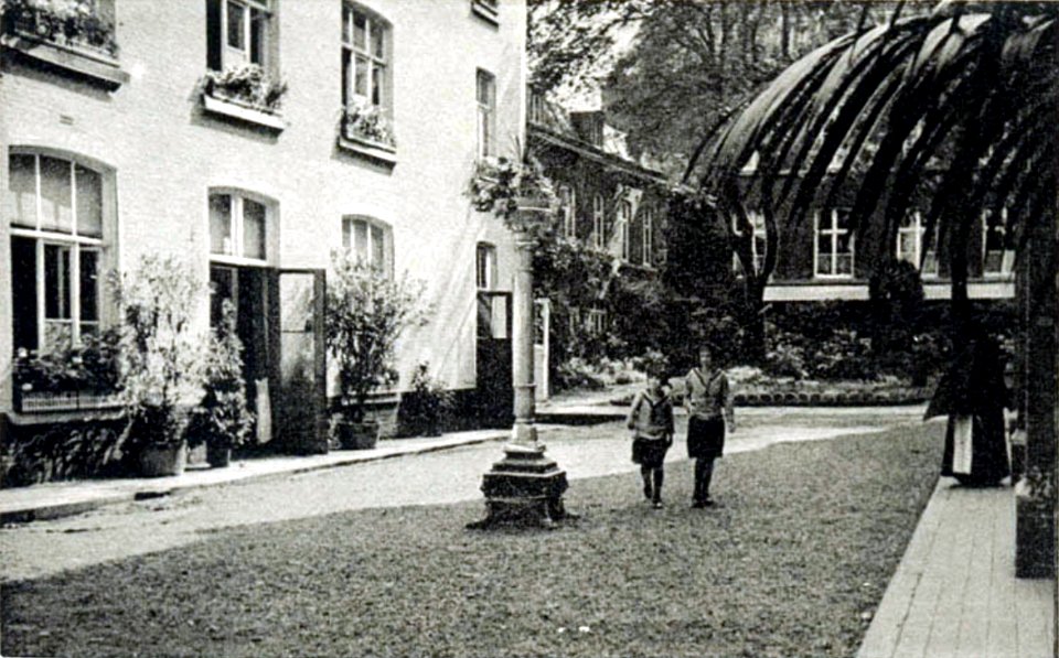 Maastricht, Boschstraat, Klooster Arme Kind Jezus, tuin, 1930-35
