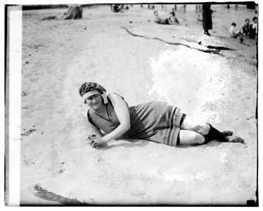 Mabel Hollis LCCN2016828317