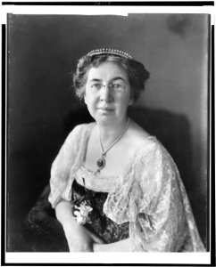 Mabel Hubbard Bell, half-length portrait, seated, facing front LCCN00649963