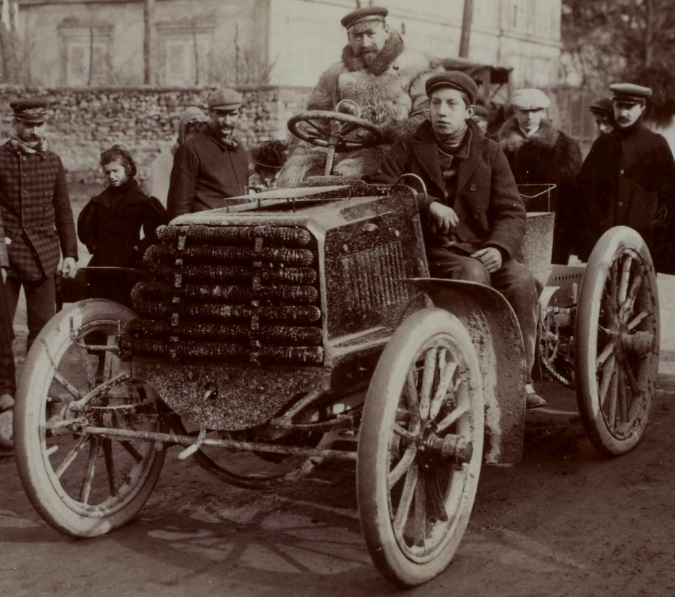 Léonce Girardot vainqueur de la Course du Catalogue, en février 1900 (sur Panhard)