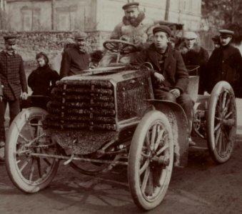 Léonce Girardot vainqueur de la Course du Catalogue, en février 1900 (sur Panhard)