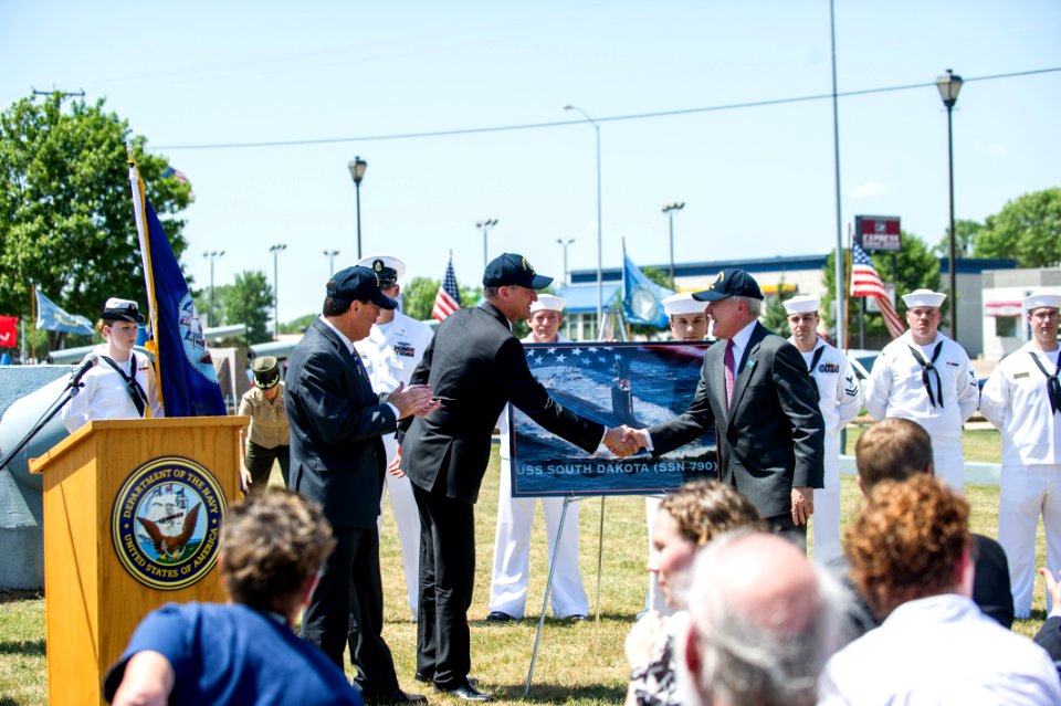Mabus visits Chicago and Sioux City 120623-N-AC887-005