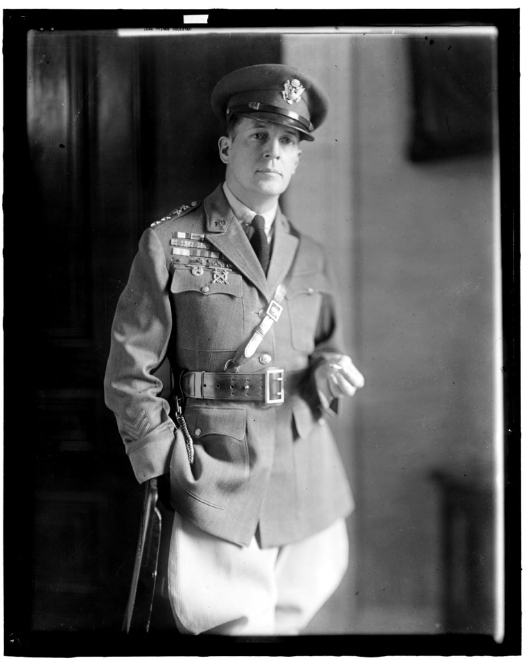 MacARTHUR, DOUGLAS. GENERAL LCCN2016859437