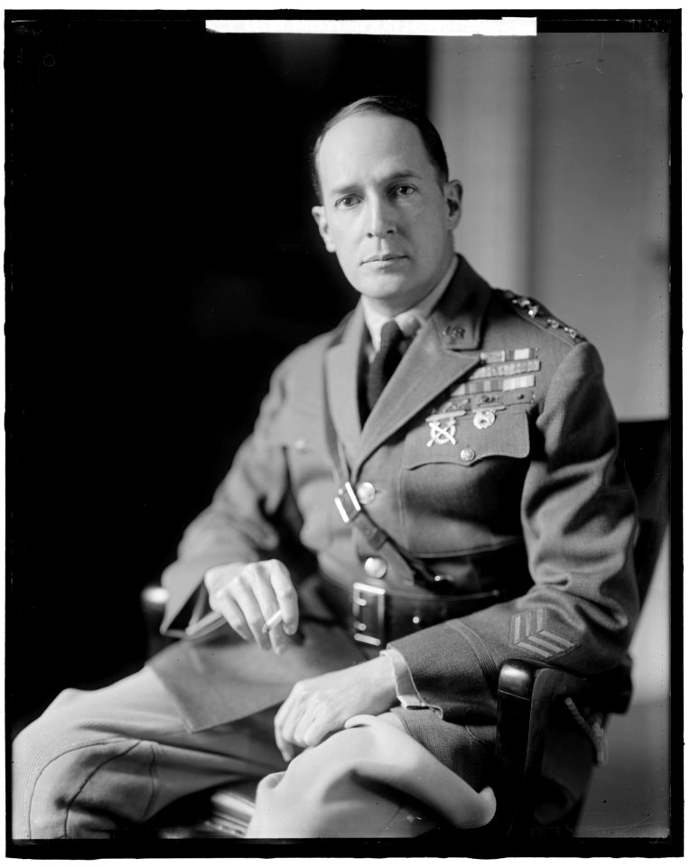 MacARTHUR, DOUGLAS. GENERAL LCCN2016859444