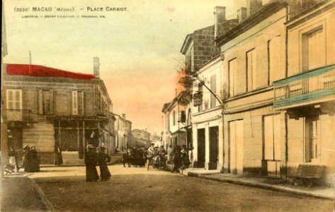 Macau (Gironde) - Place Carnot 4