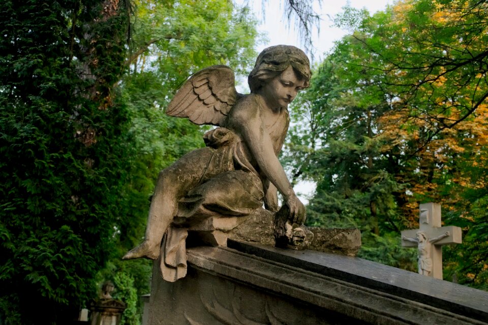 Monument figure bereavement