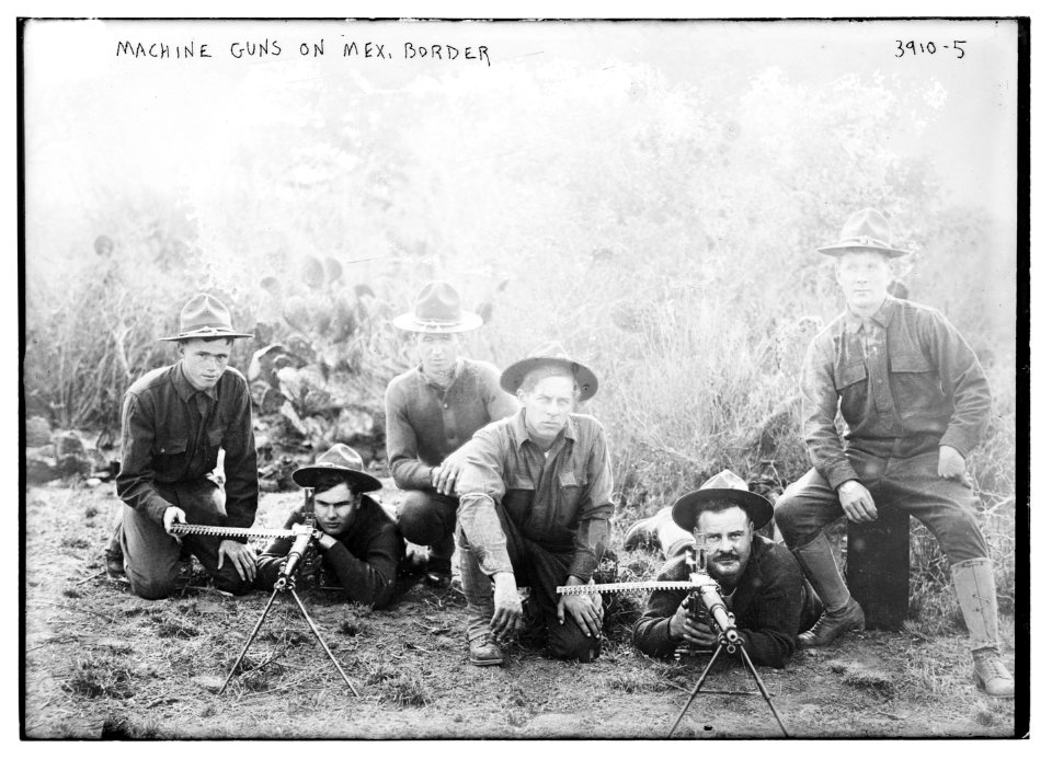 Machine guns on Mex. border LCCN2014702137