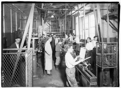 Machine shop class LCCN2014718393