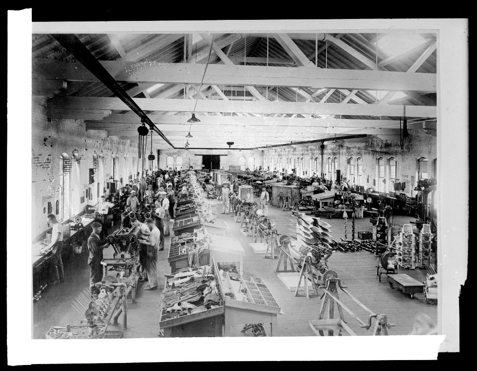 Machine shop for repairs & upkeep of Liberty motors, 10-15-19 LCCN2016852891