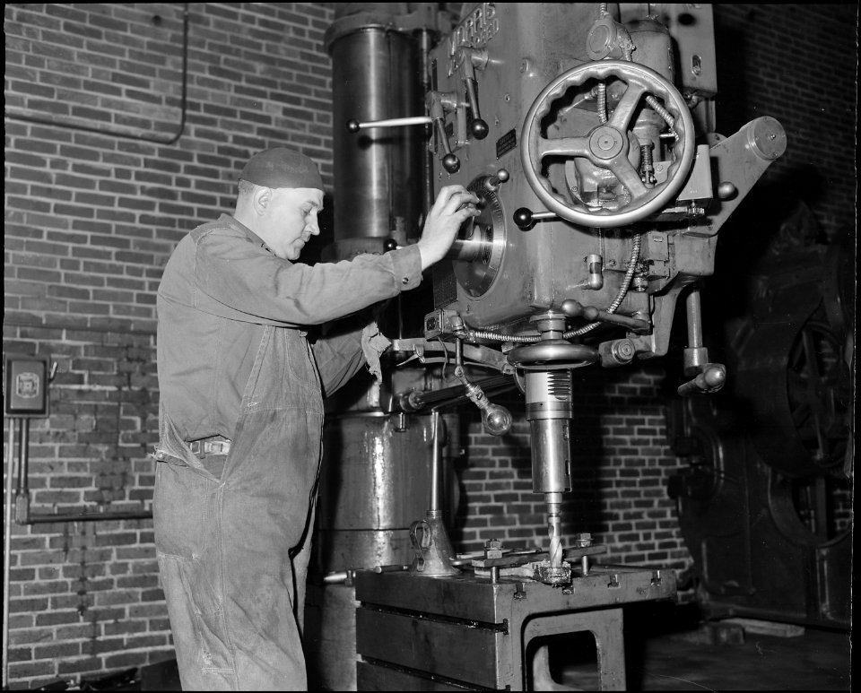 Machinist. The Pocahontas Corporation, Mines 33-34, Bishop, Tazewell County, Virginia. - NARA - 541079