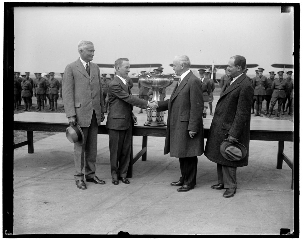 Mackay Trophy is awarded to army av(...) Secretary of War James W. Good, co (...) lating Lieut. Harry A. Sutton, Army (...) aviator, after presenting him the Mackay Trophy for 1928 at LCCN2016863106
