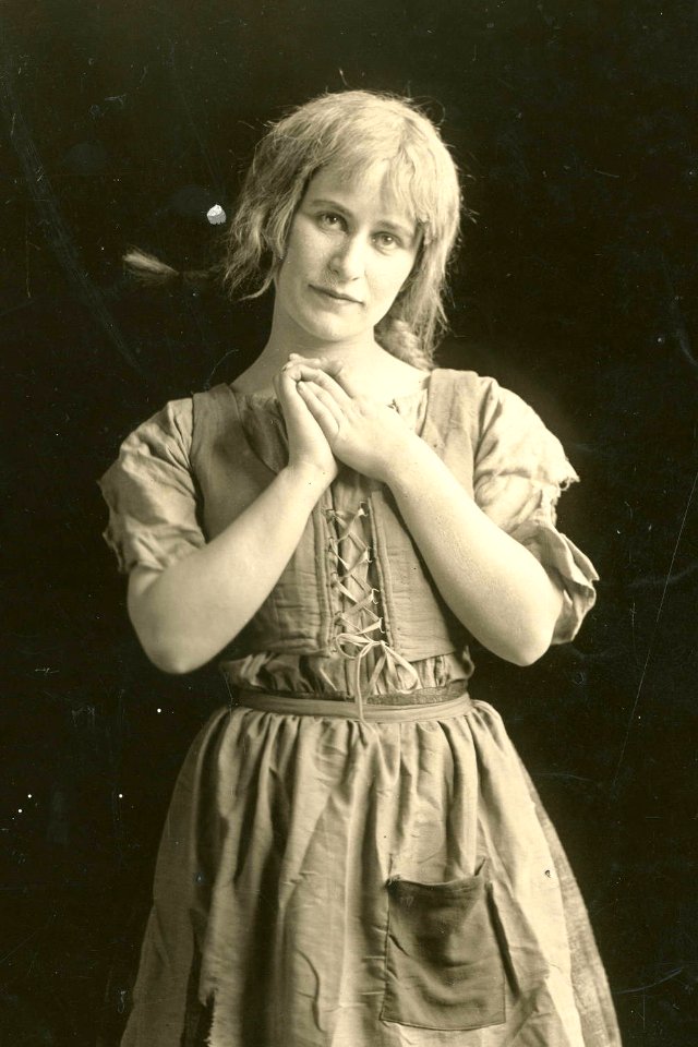 Mabel Riegelman, opera singer (SAYRE 8616) (cropped)
