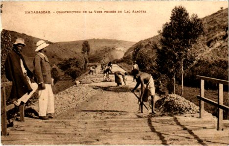 Madagascar - Construction de la Voie ferree du Lac Alaotra