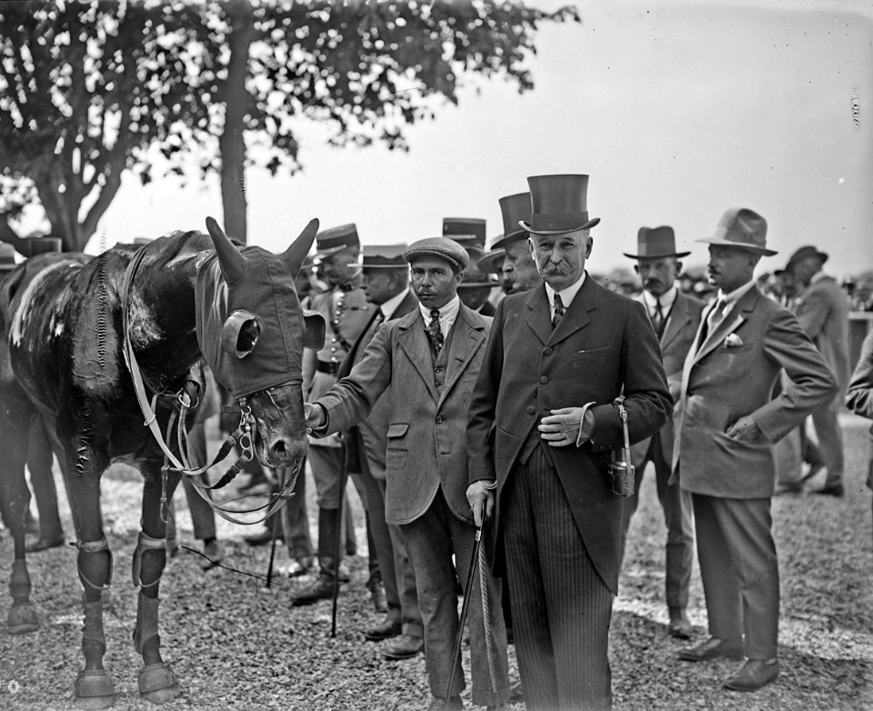 M. Olry-Roederer (et son cheval) Verneuil (gagnant du Prix du Président de la République)