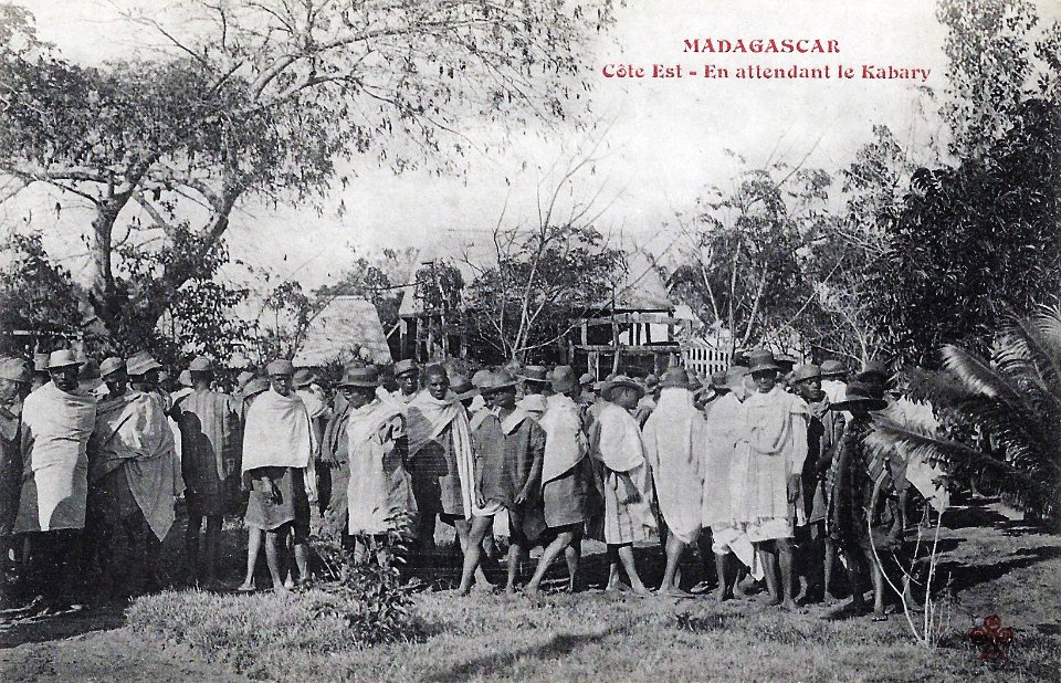 Madagascar-Côté Est-En attendant le Kabary