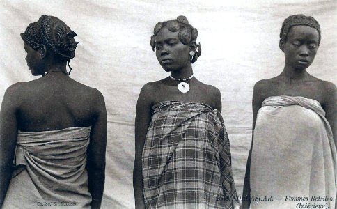 Madagascar-Femmes Betsileo (Intérieur)