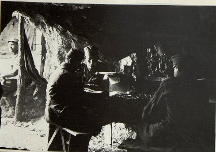 Madal, Rgmts.-Telefonzentrale in einer Kaverne. (BildID 15674018)