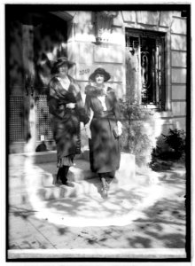 Madam Axel Wallenberg & Miss Inggerd Wallenberg, 10-10-21 LCCN2016845680
