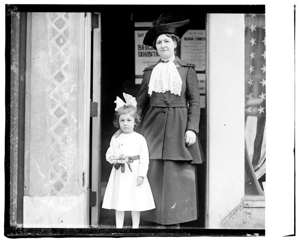 Madam Van Cromburger LCCN2016819568