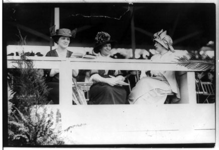 Madame Wano, wife of Belgian Minister, and Mrs. Evalyn Walsh McLean, at Washington, D.C. horse show LCCN89713380