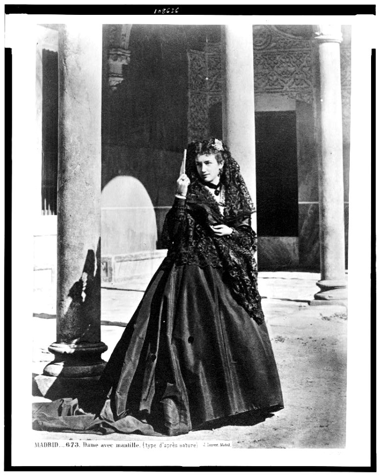 Madrid. Dame avec mantille (type d'ápres nature) - J. Laurent. Madrid. LCCN94511761