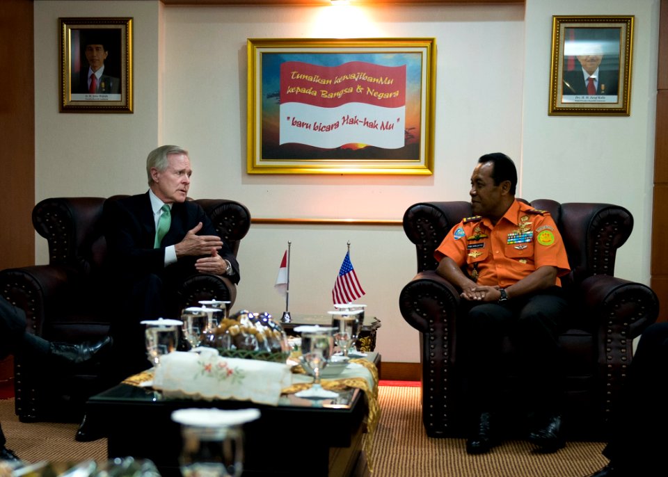 Mabus in Indonesia 150323-N-AC887-002