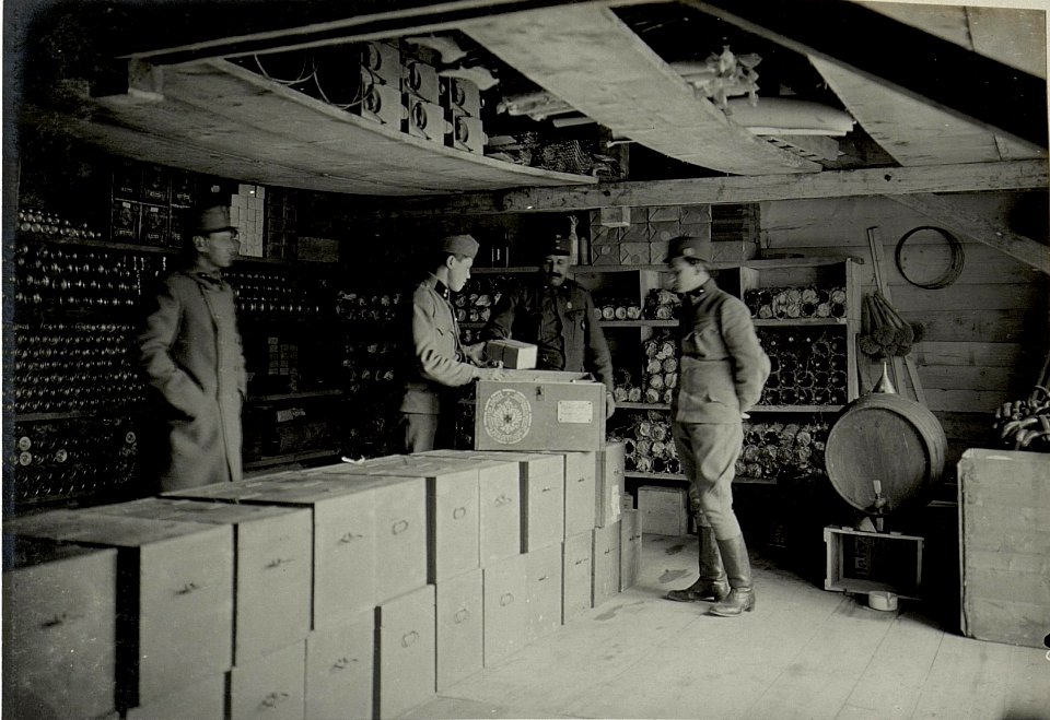 Magazin der mobilen Feldhilfsstation in Hermagor. (BildID 15469621)