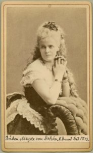 Magda von Dolcke, porträtt - SMV - H2 117