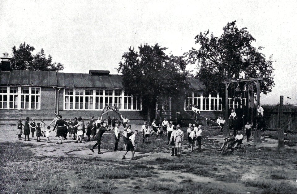 Magdeburg Auf dem Spielplatz des städtischen Kinderheims