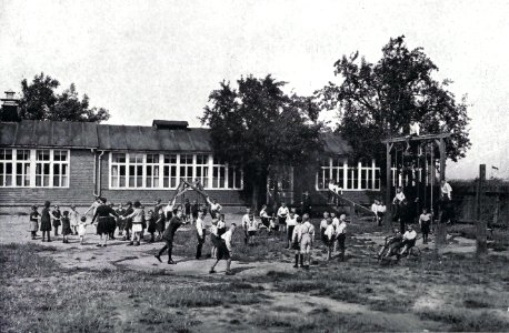 Magdeburg Auf dem Spielplatz des städtischen Kinderheims