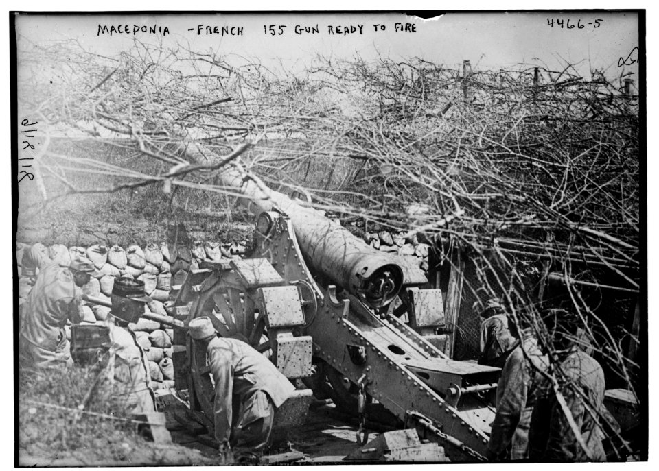 Macedonia - French 155 gun ready to fire LCCN2014706232