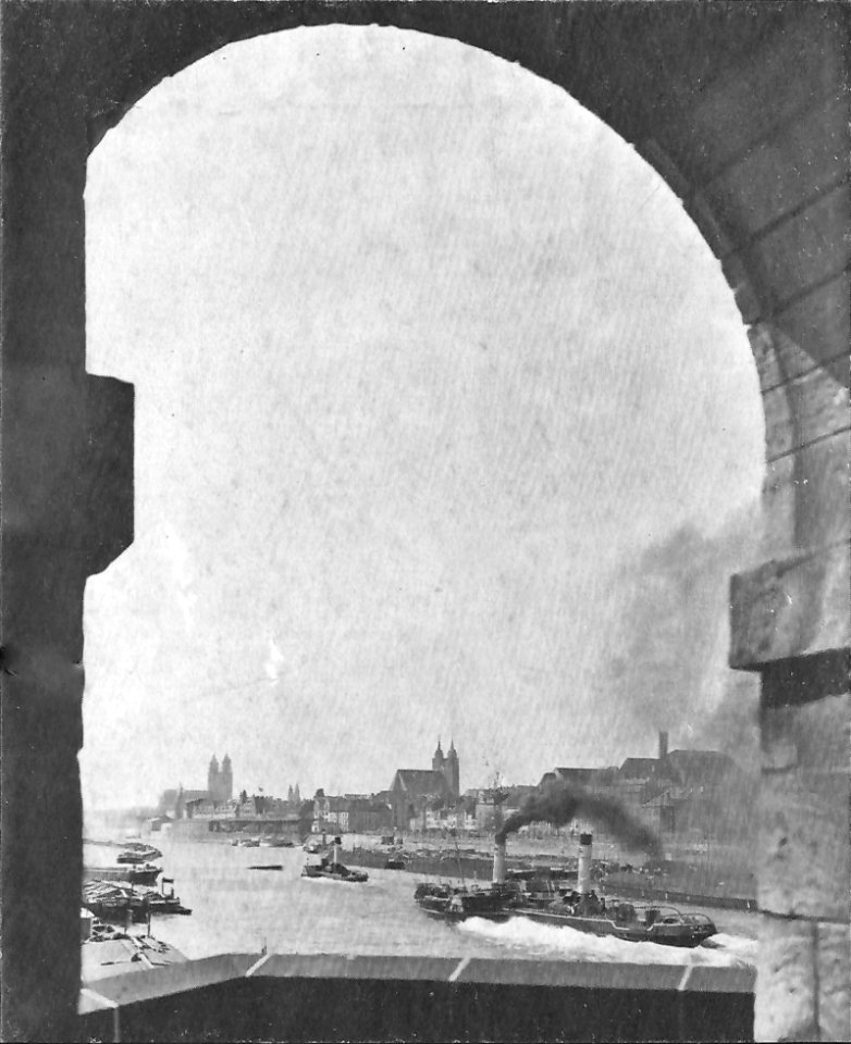Magdeburg Blick auf Magdeburg und Stromelbe von der Hindenburgbrücke aus