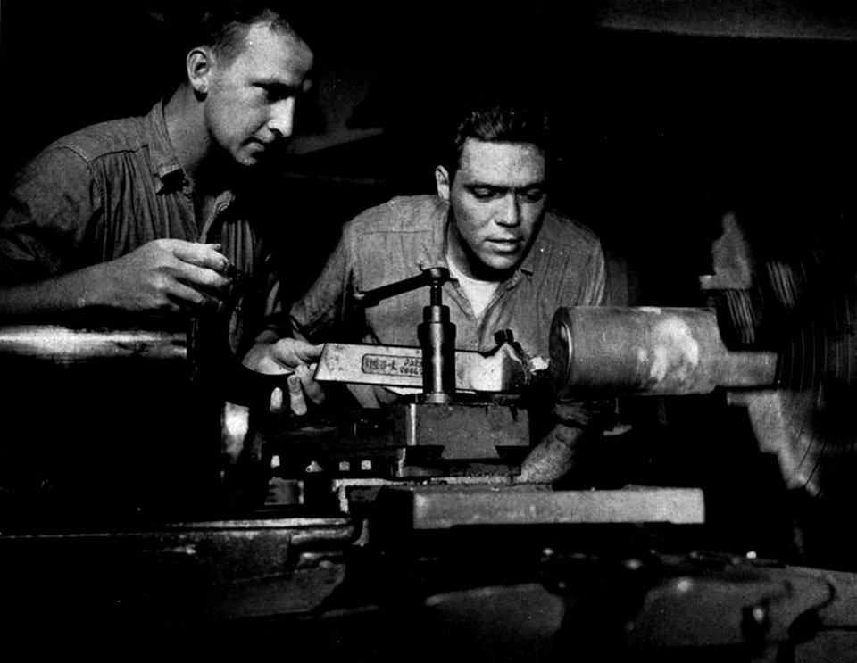 Machine shop aboard USS Ticonderoga (CV-14), circa in 1944