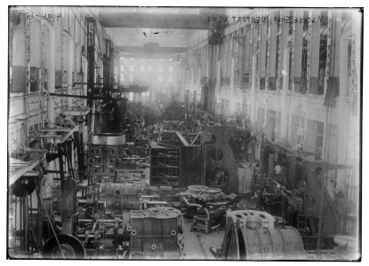 Machine shop, Newport News LCCN2014704470
