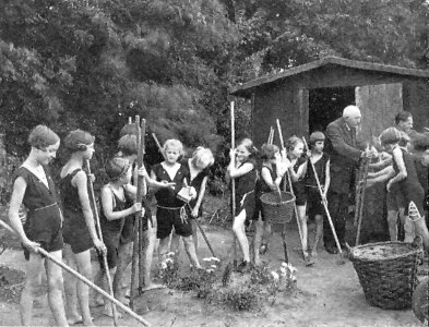 Magdeburg Gerätempfang im Schulgarten der Buckauer Volksschule