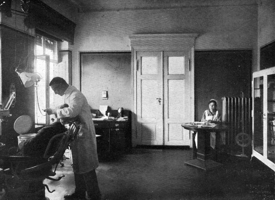 Magdeburg Ein Zimmer der Zahnklinik im alten Gebäude