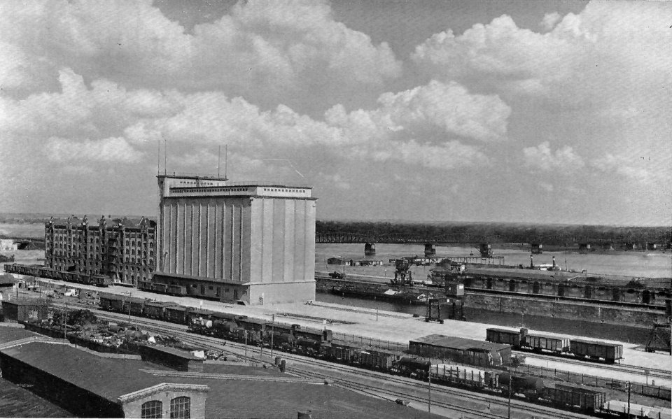 Magdeburg Getreidespeicheranlage im Handelshafen