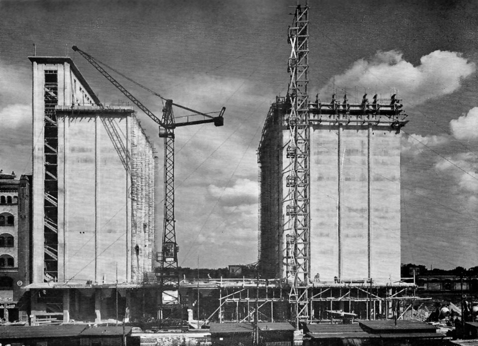 Magdeburg Getreidesiloanlage im Bau - Vollendung des südlichen und Beginn des mittleren Drittels