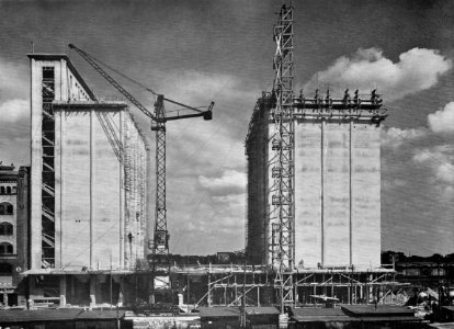 Magdeburg Getreidesiloanlage im Bau - Vollendung des südlichen und Beginn des mittleren Drittels