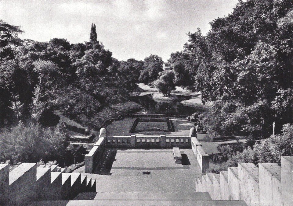 Magdeburg Klosterbergegarten mit Teich