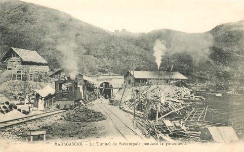 Madagascar - Le Tunnel de Schampale pendant le percement photo