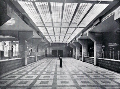 Magdeburg Verkehrshalle mit Glasdach, Neubau A O K Magdeburg