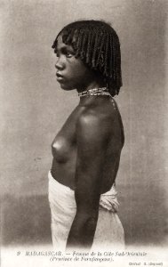 Madagascar-Femme de la Côte Sud-Orientale