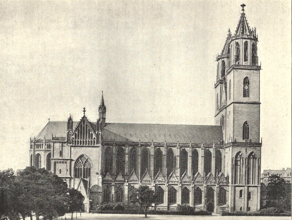 Magdeburger Dom Längsansicht des Domes vom Domplatz aus