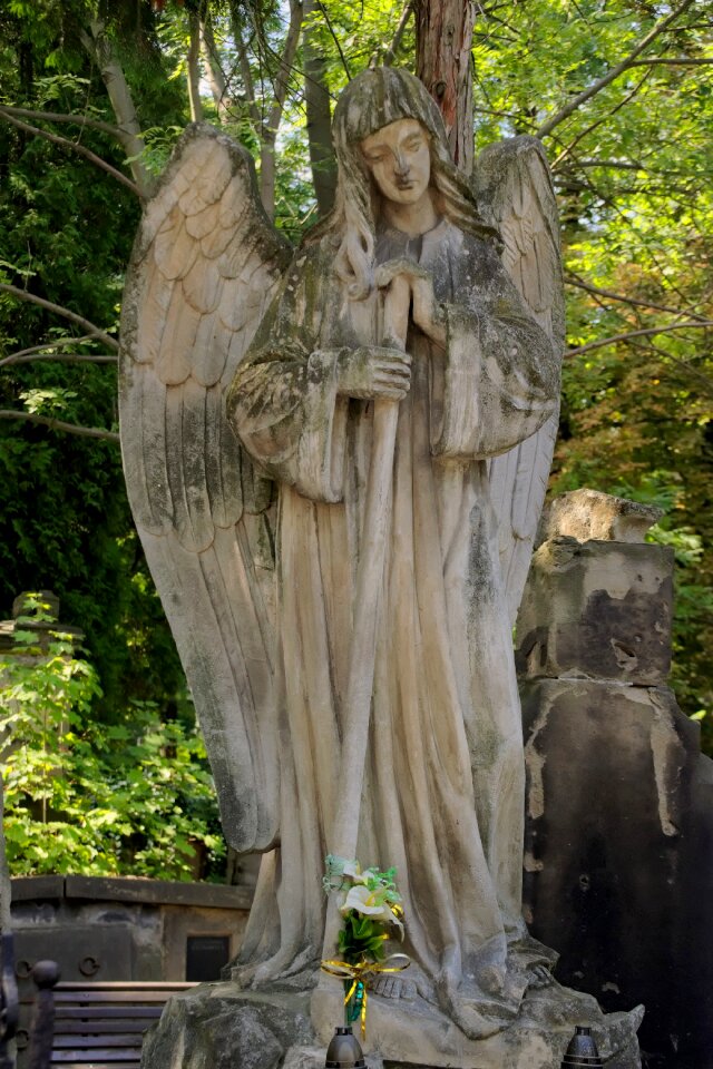 Monument figure bereavement