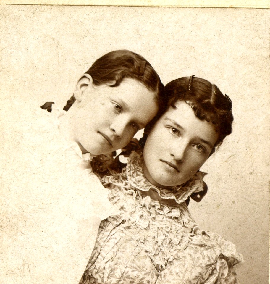 Maggie and Annie Shingler Marg died rhumatic fever at 16