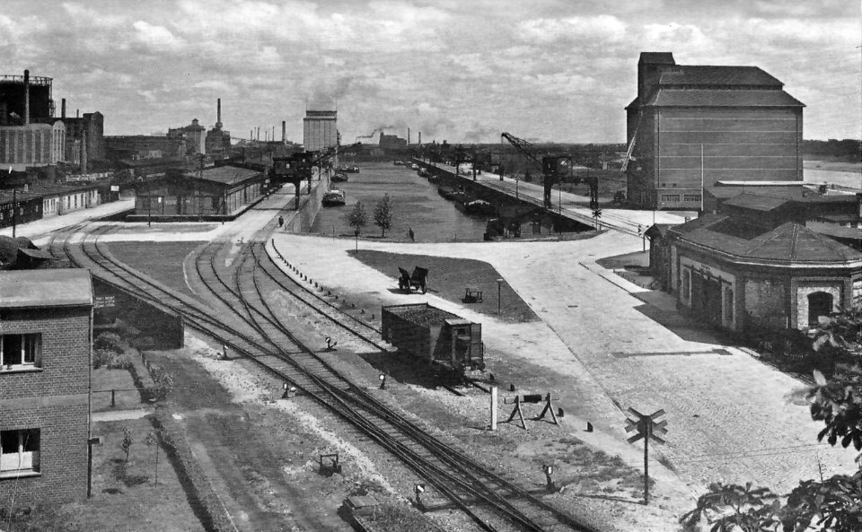 Magdeburg Blick vom Süden in den Handelshafen